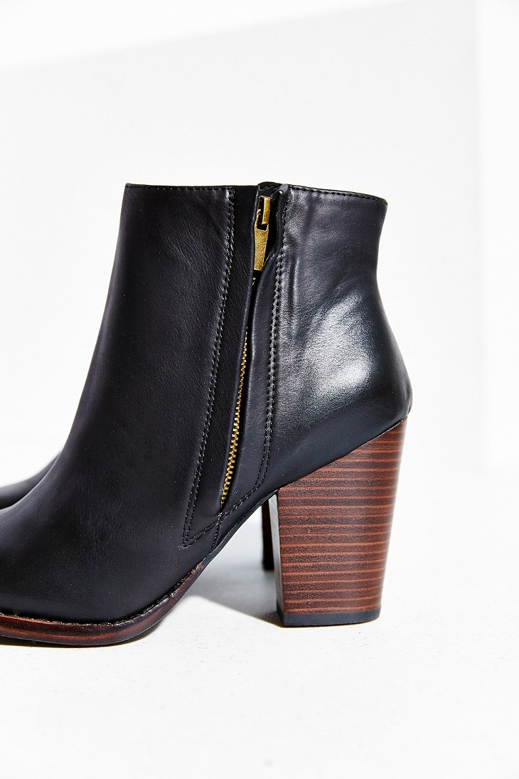 Silence + Noise Half-Stacked Heeled Ankle Boot in Black - Lyst