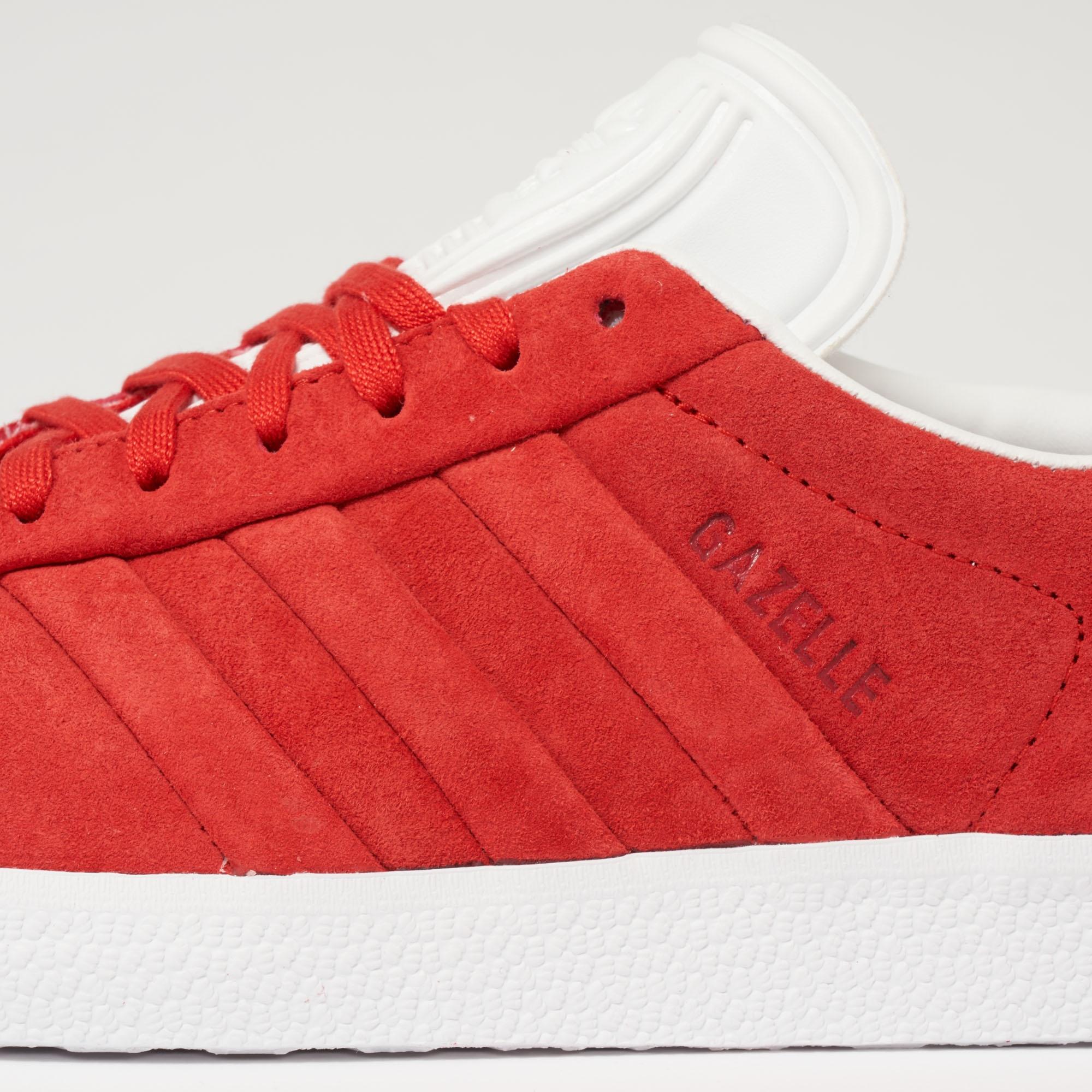 gazelle stitch and turn red