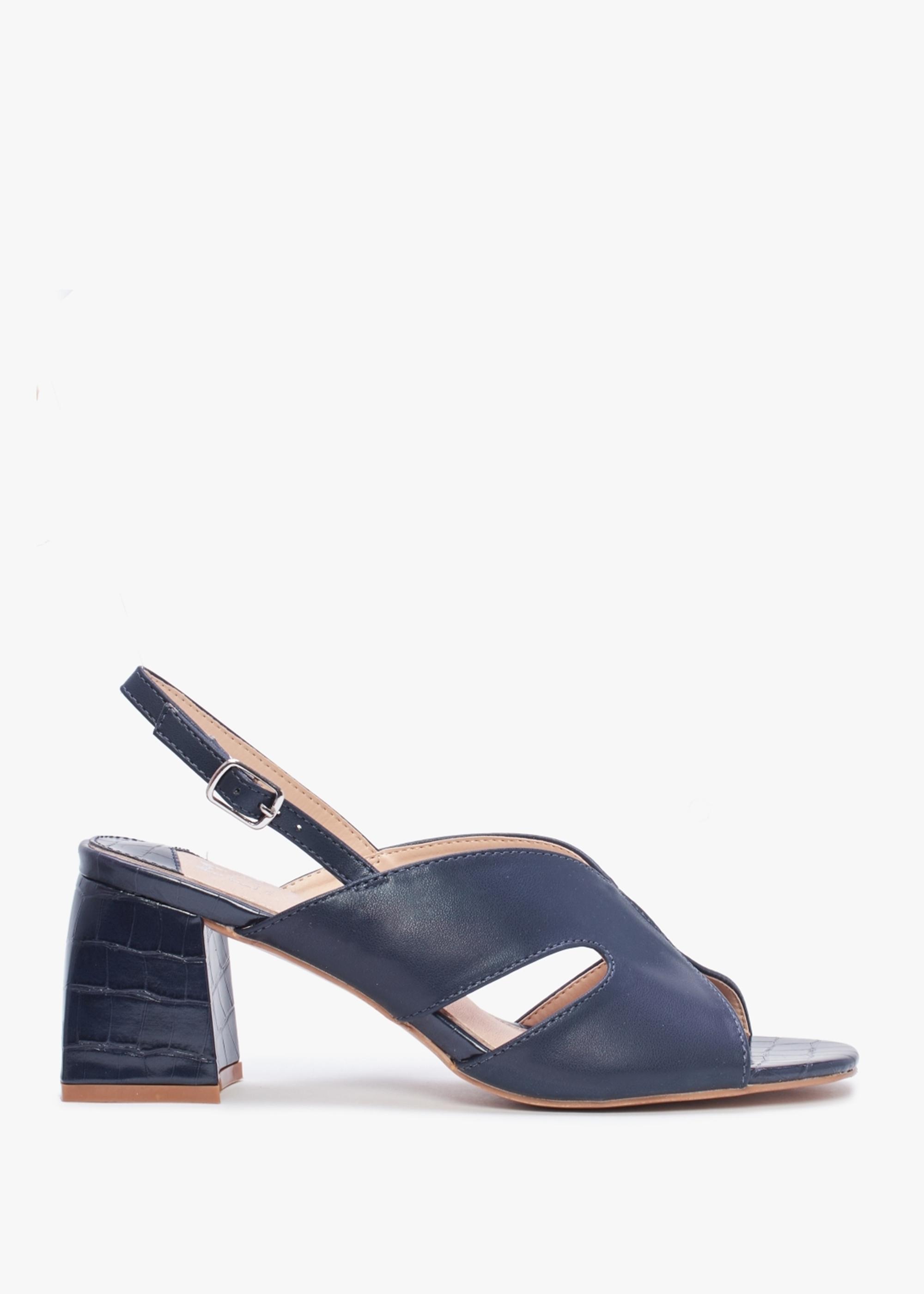 Moda in pelle sales lotus zip front sandal