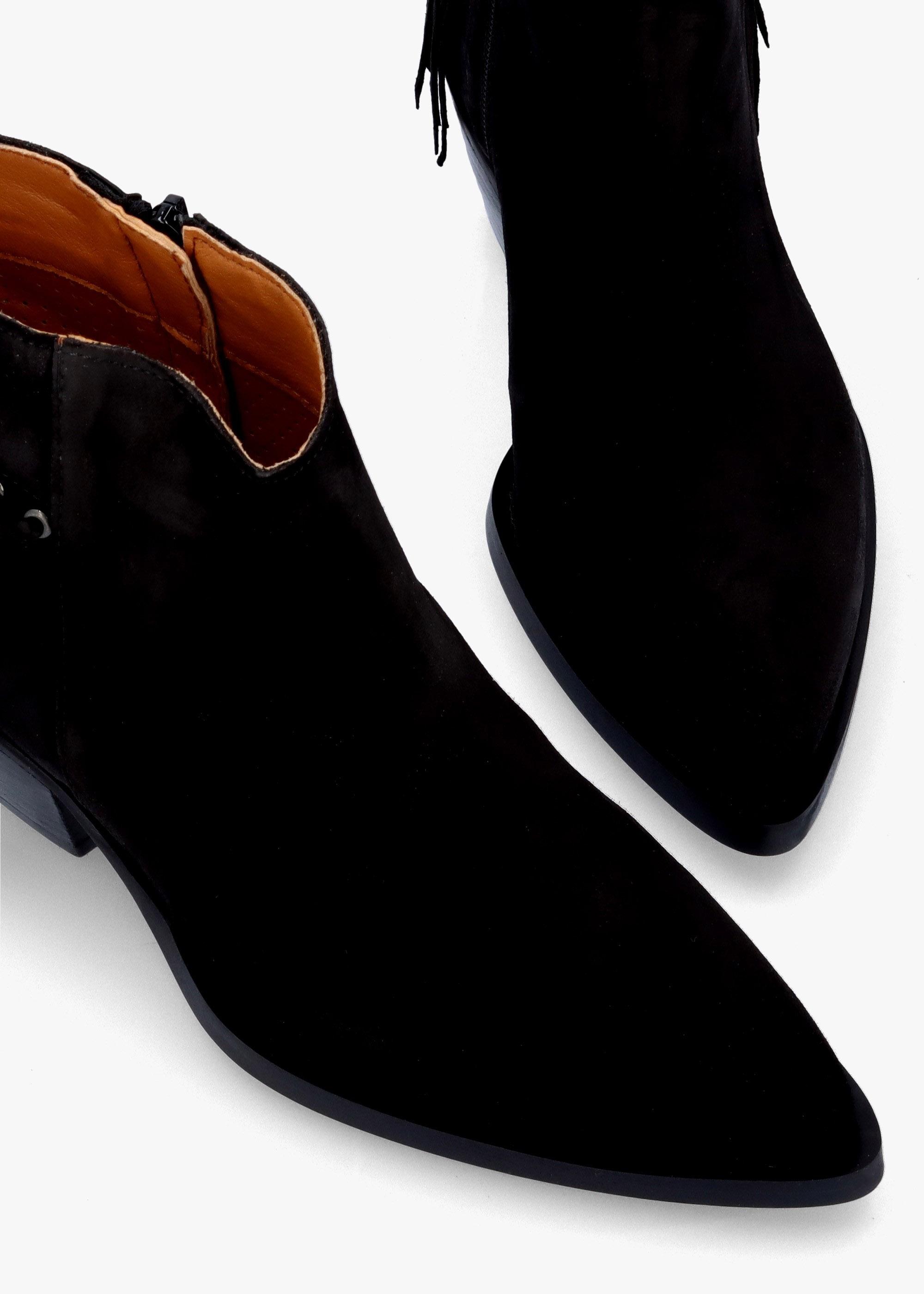 Black ankle boots stacked heel hotsell
