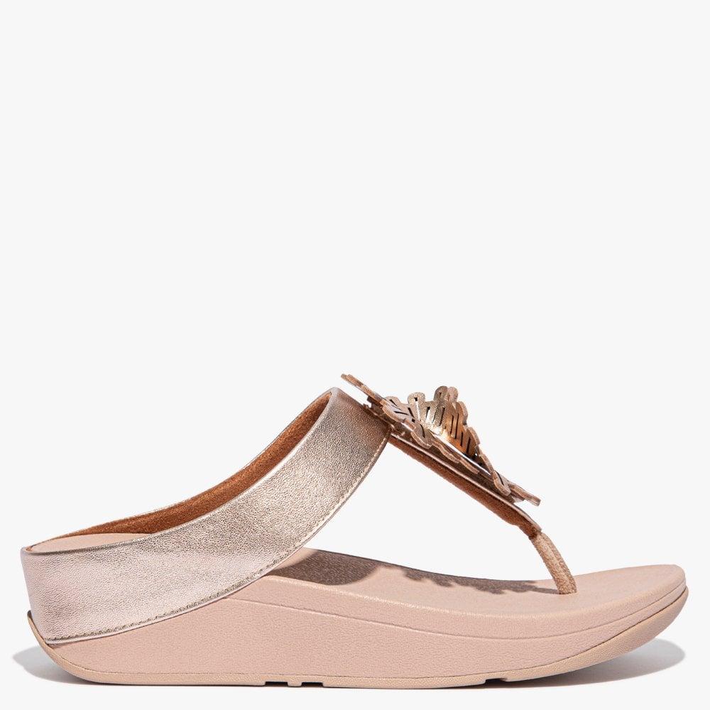 Wat dan ook Parelachtig Wreed Fitflop Fino Scallop Twist Rose Gold Leather Toe Post Sandals in Pink | Lyst