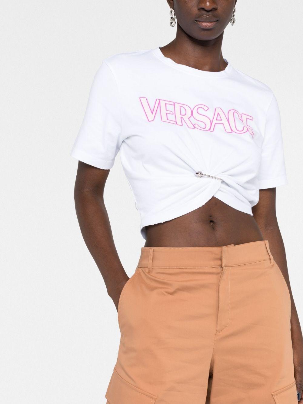 dæk chokolade oversvømmelse Versace Safety-pin Logo-print T-shirt in Pink | Lyst