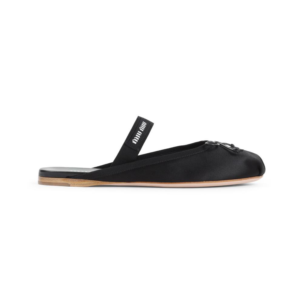 靴 Miu Miu Leather Mules Miu Miu Patent leather mules for Women - Beige in UAE