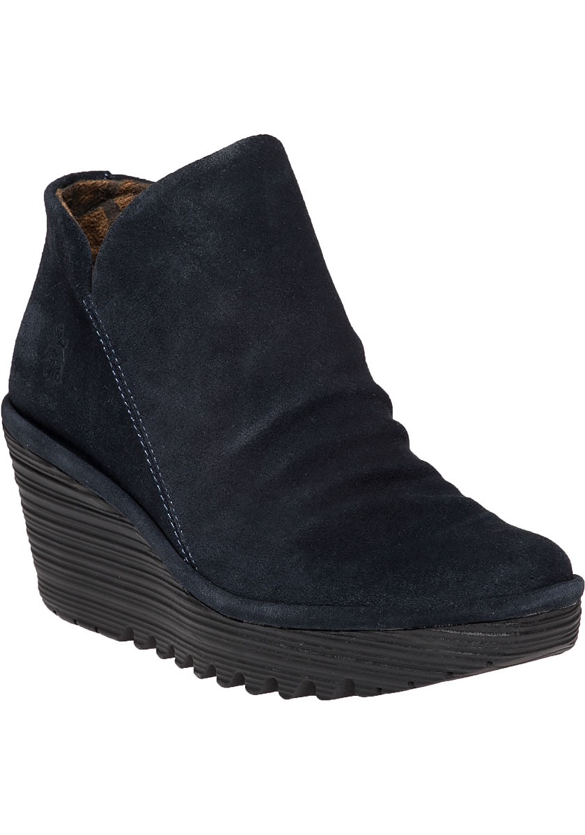 Fly slot boots