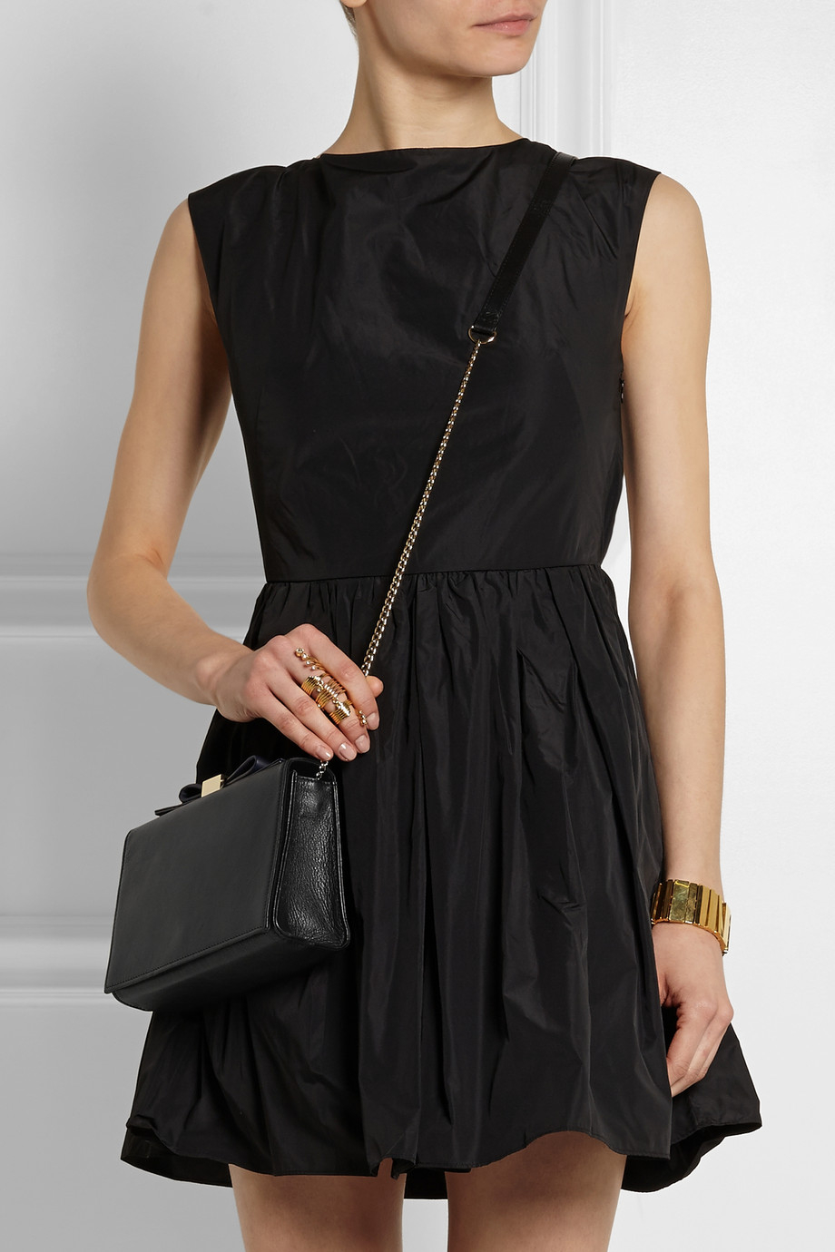 See by chlo Nora Bow-Embellished Textured-Leather Clutch in Black ...