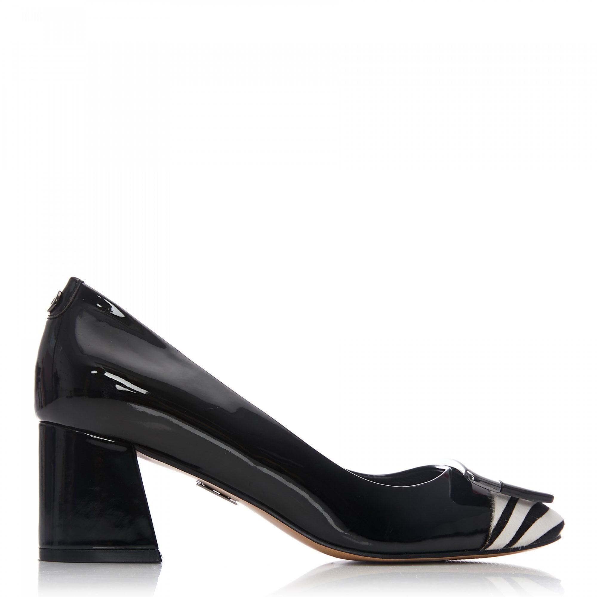moda in pelle court shoes