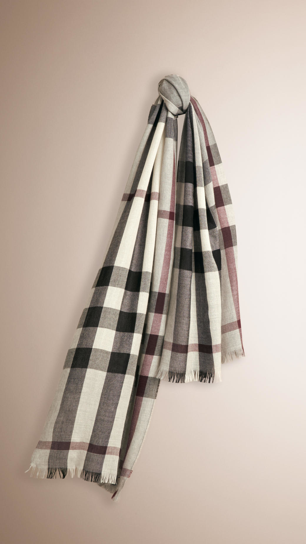 Burberry Lightweight Check Wool Cashmere Scarf Mid Grey in Black (MID GREY) | Lyst