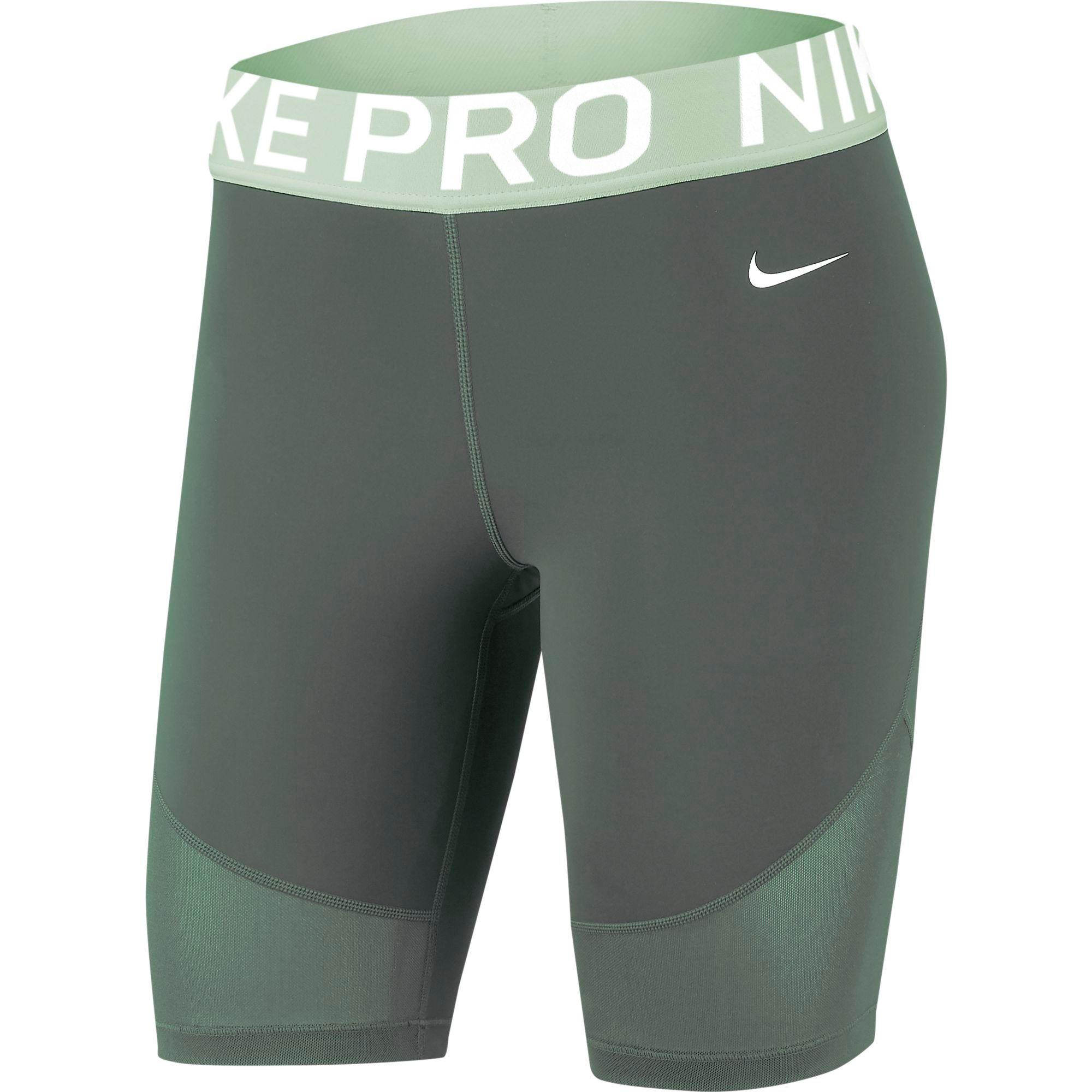 Nike Synthetic Pro 8" Shorts in Green Lyst