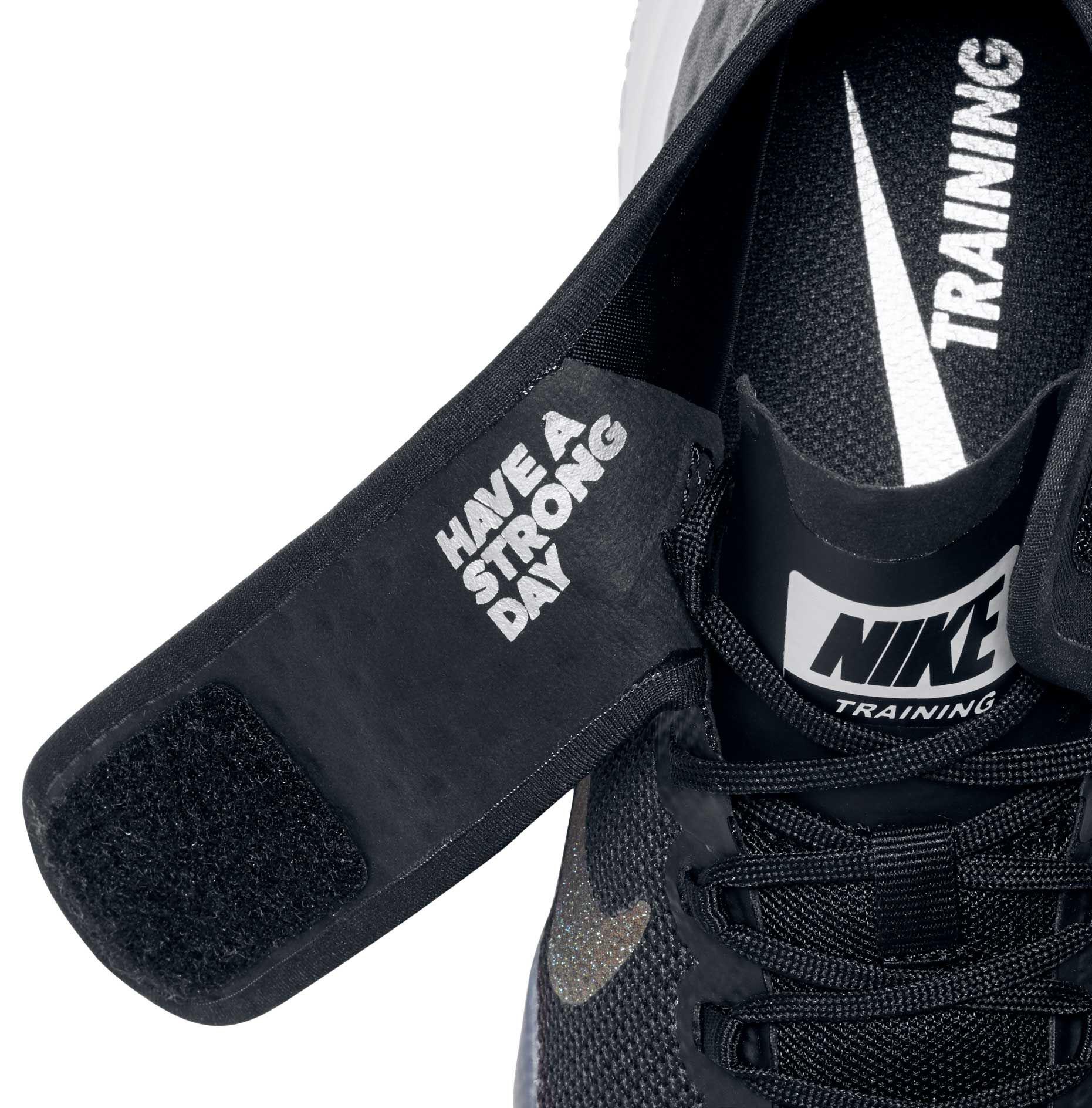 nike air zoom strong 2 metallic