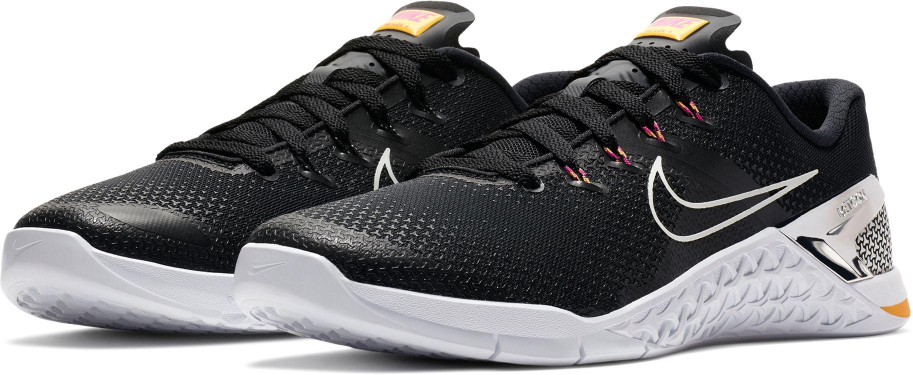 nike metcon 4 men's black and white