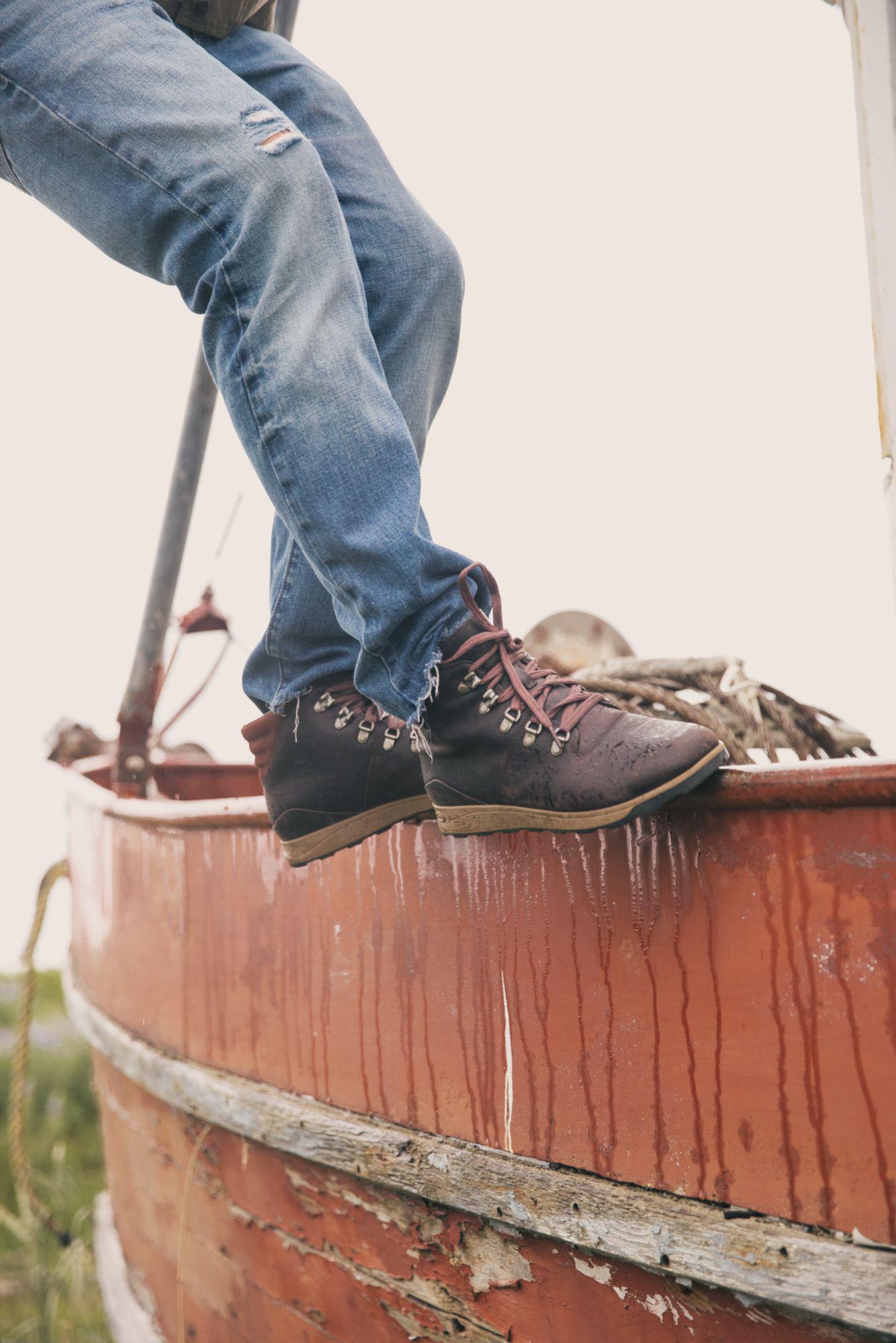 chaco men's frontier waterproof casual boots