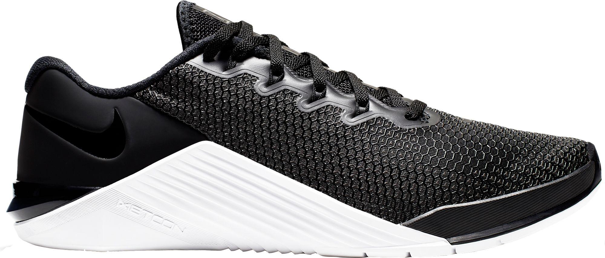 nike training metcon 4 trainers in black