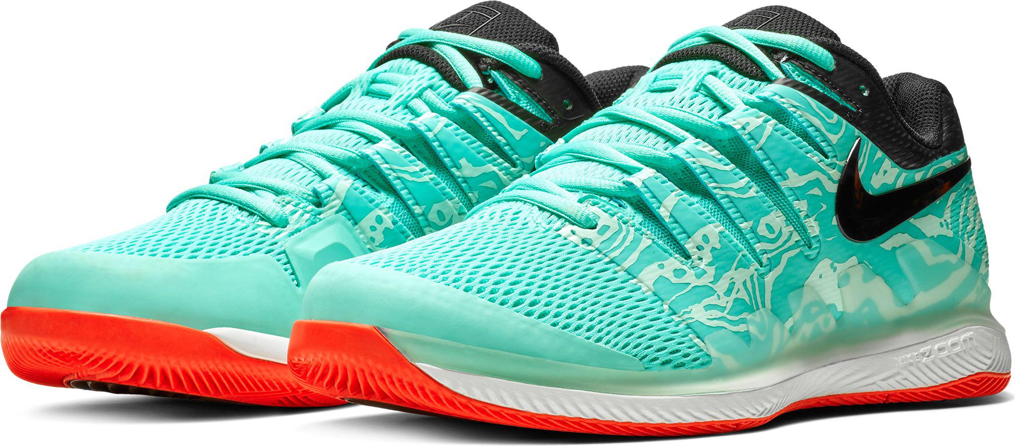 green nike tennis shoes