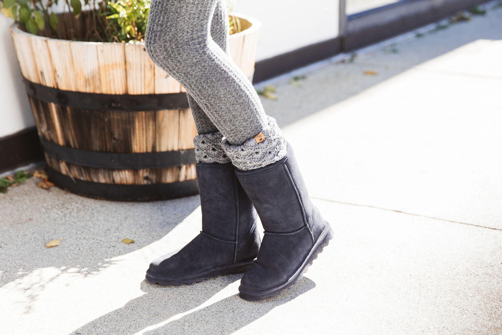 9 M US Black BEARPAW Womens Elle Short Winter Boot