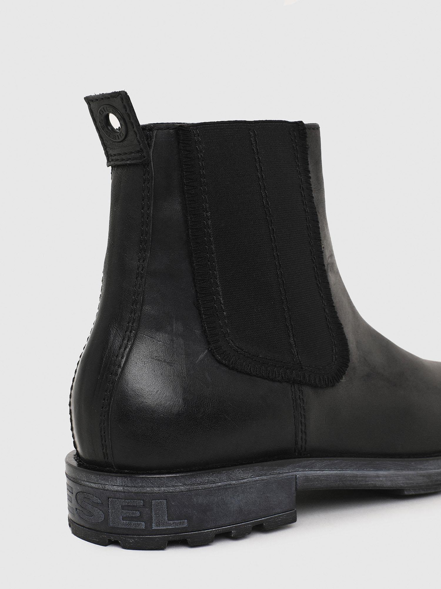 DIESEL D-throuper Ch Chelsea Boots In Washed Nubuck Leather in Black ...