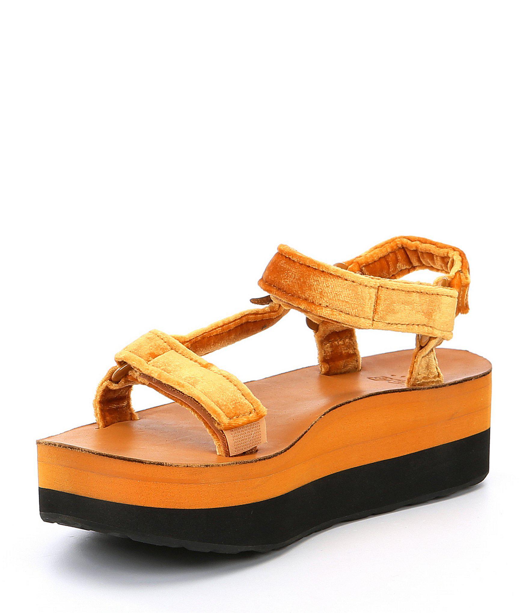 teva flatform universal velvet