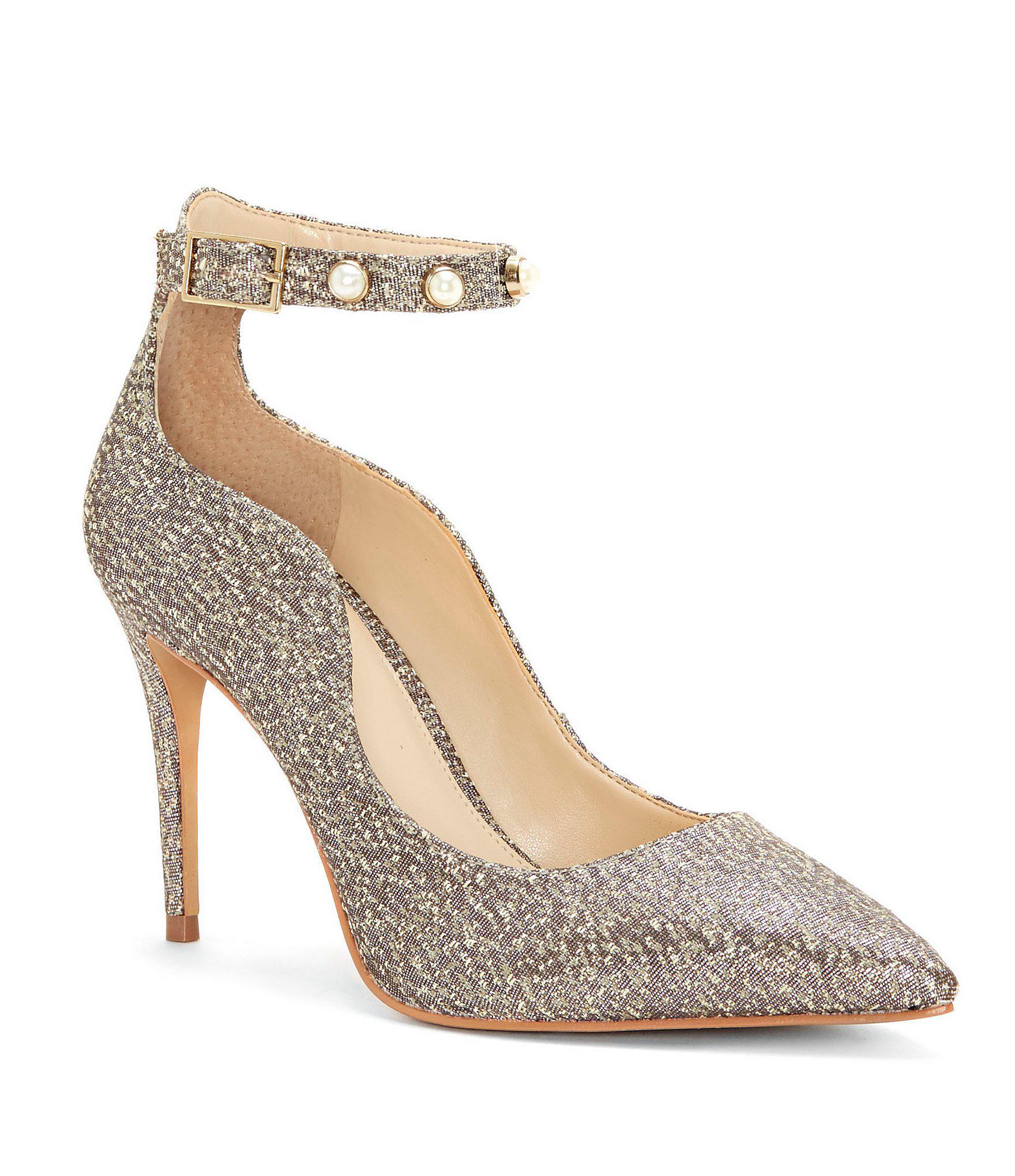 vince camuto peddya ankle chain pump