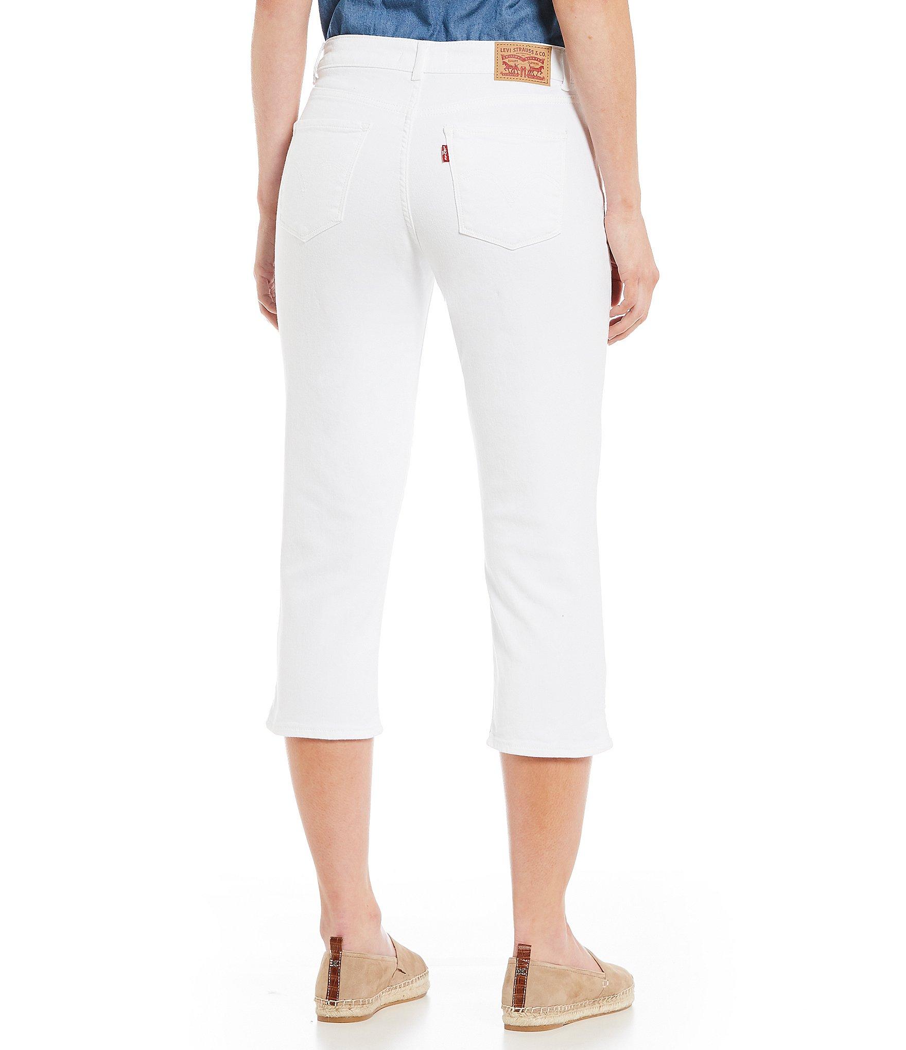 white levi capri jeans