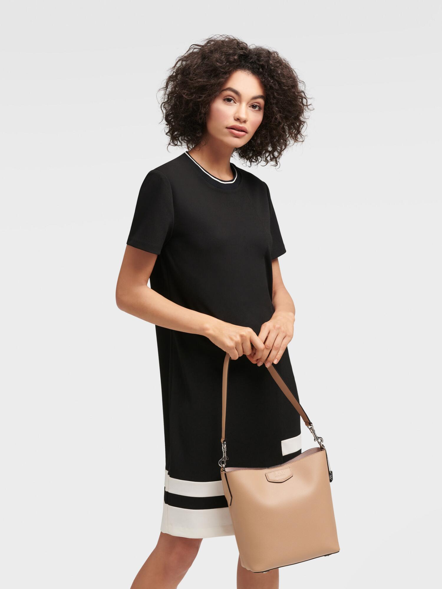 chanel classic medium caviar black