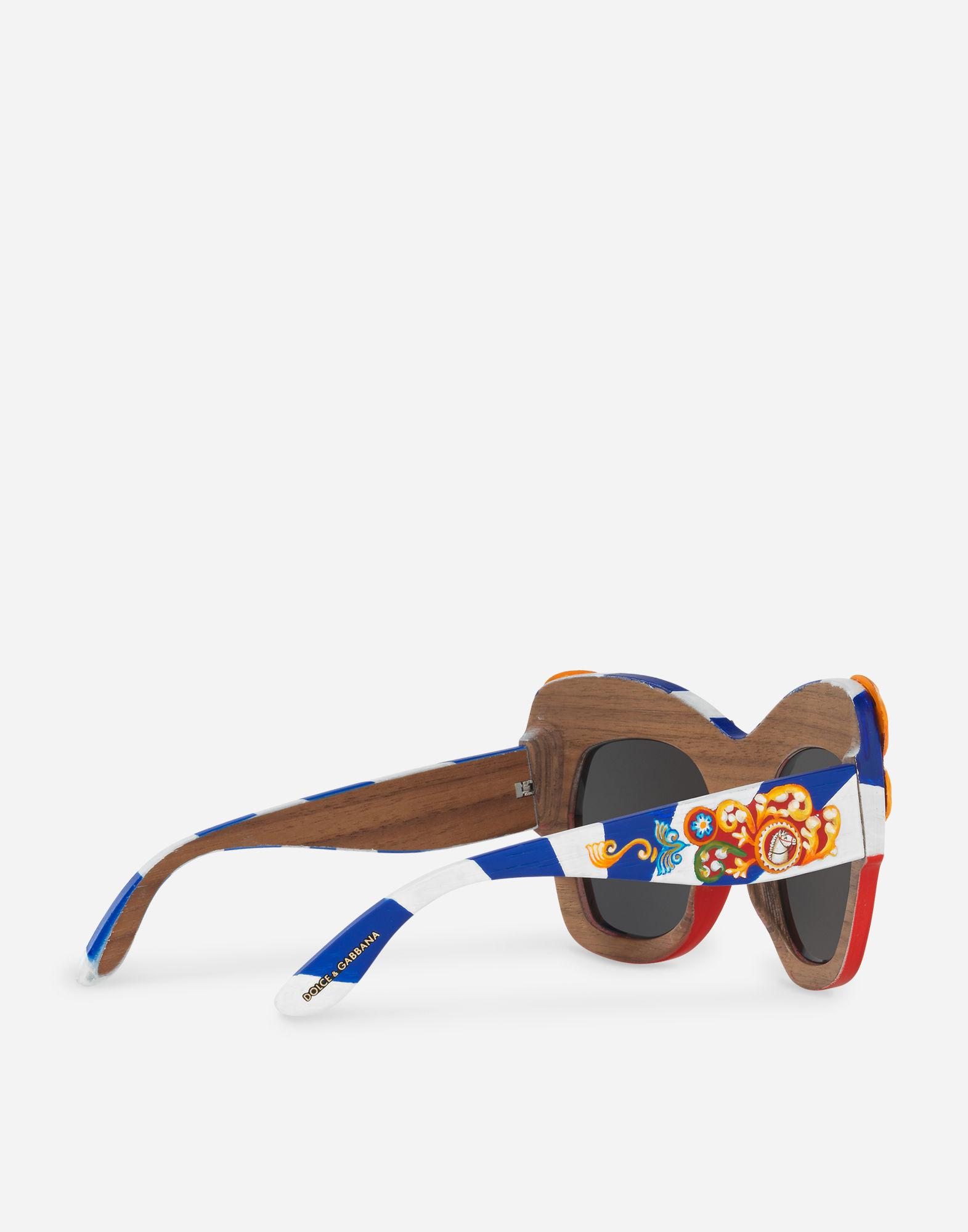 dolce and gabbana hand sunglasses