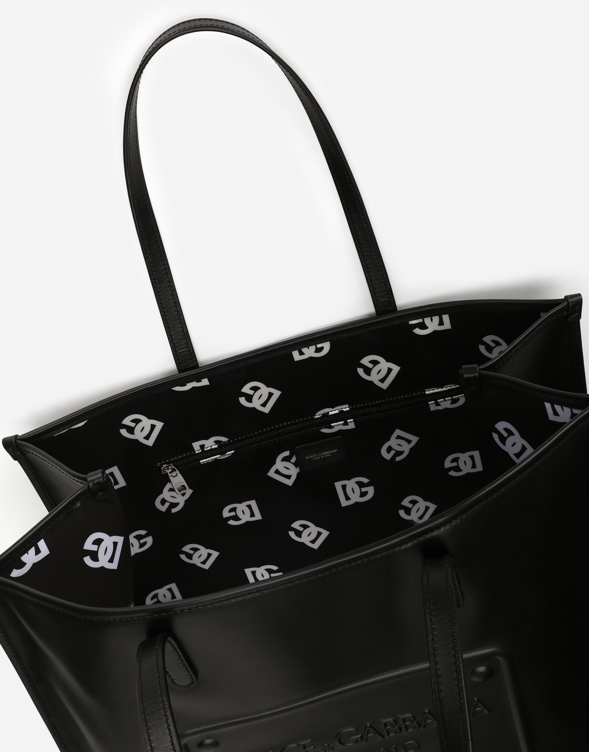 【Dolce ＆ Gabbana】 レリーフロゴショッピングバッグ ブラックのメンズ ショッピングバッグ カーフスキン レリーフ