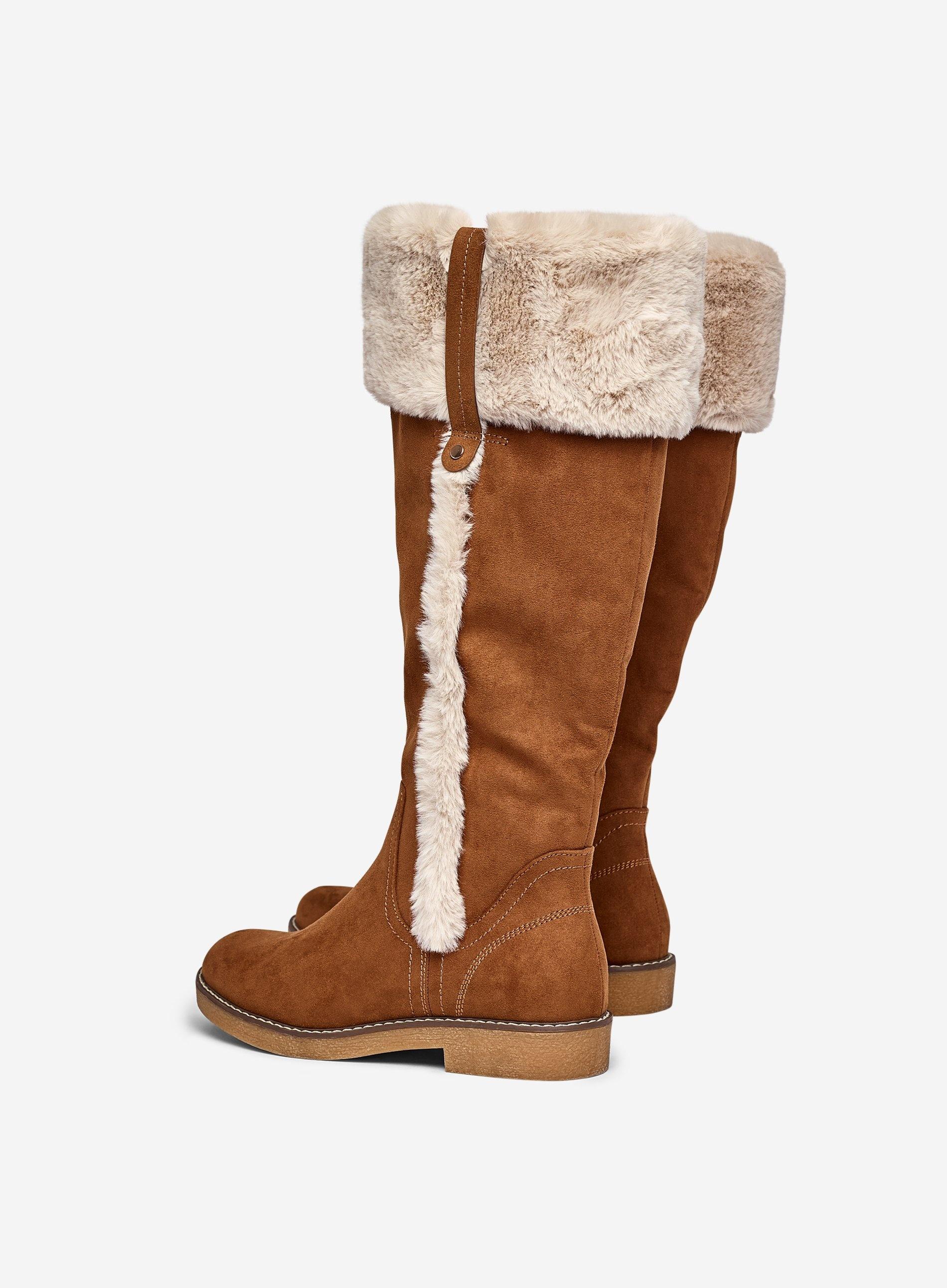 tan boots with fur trim