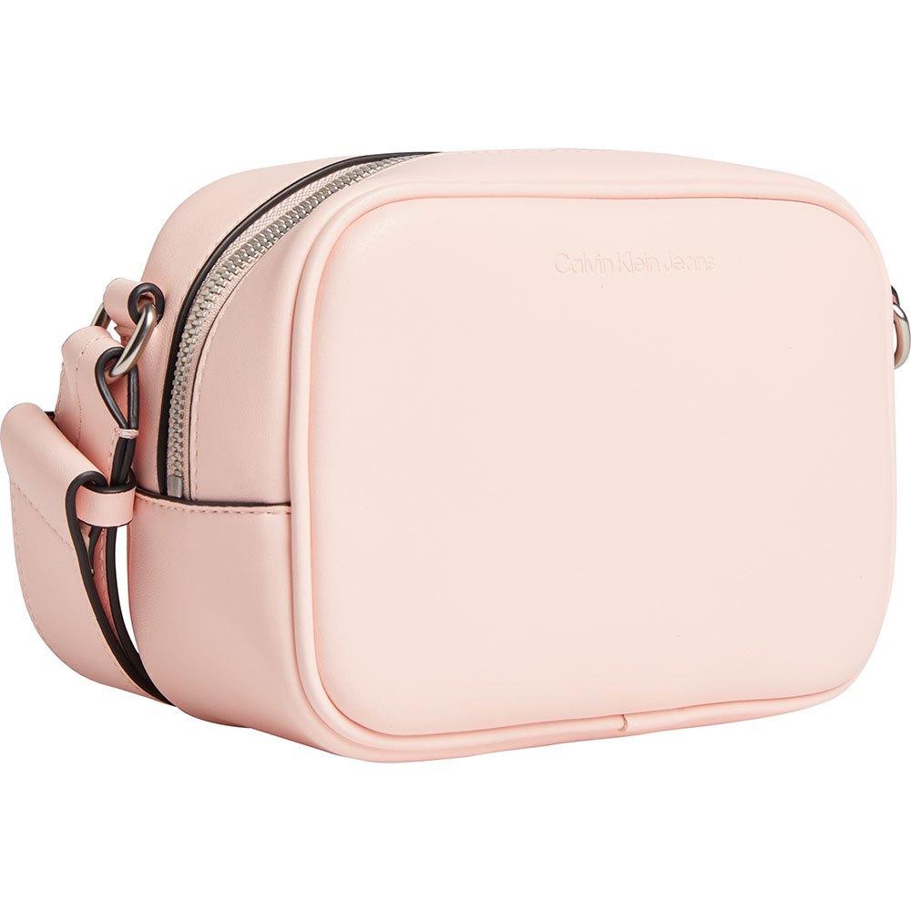 Shop Calvin Klein Shoulder Bags (K60K610321) by PinkMimosa