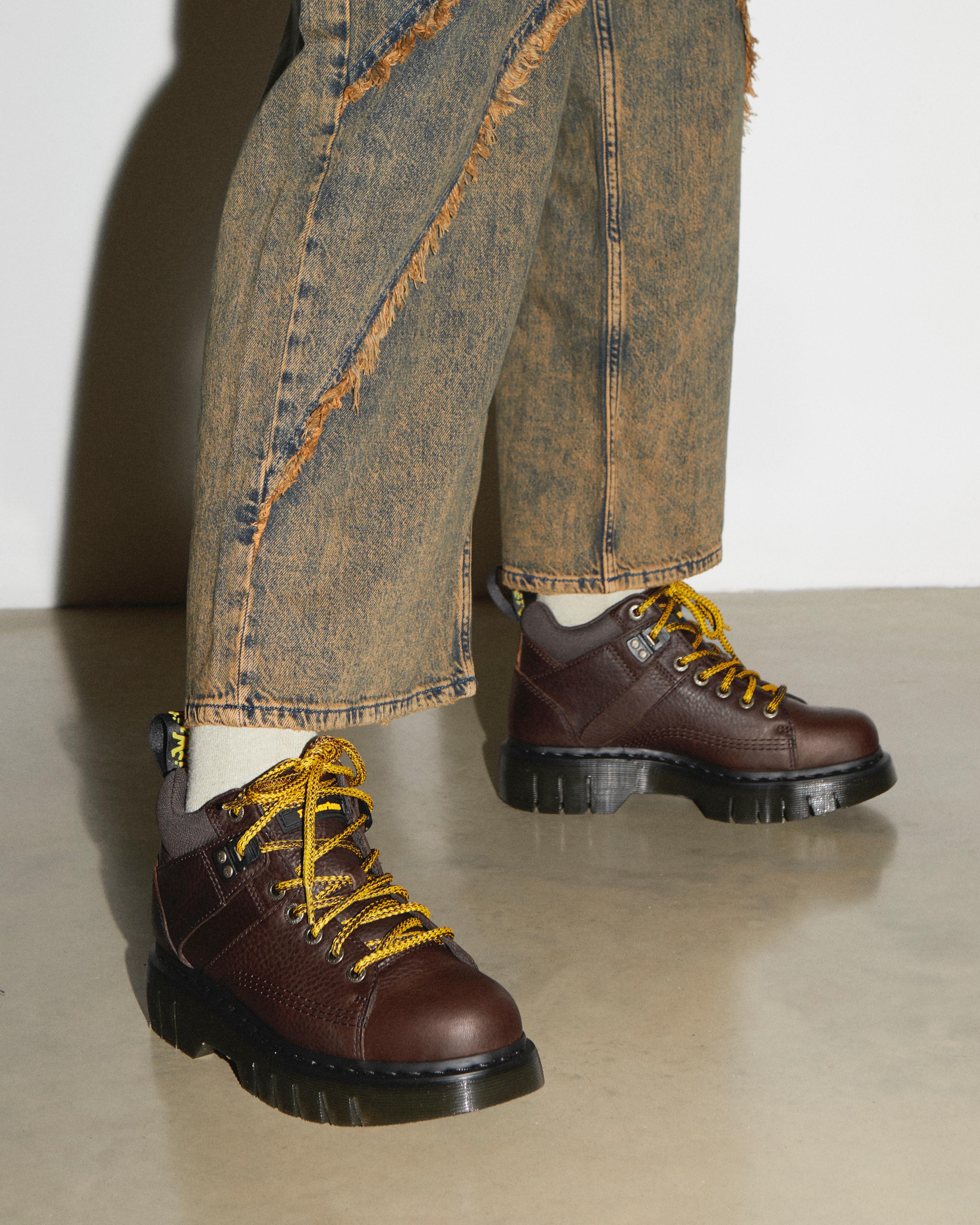 【Dr Martens】WOODARDカジュアルブーツ Dr. Martens Woodard Leather Lace Up Ankle Boots in Brown for