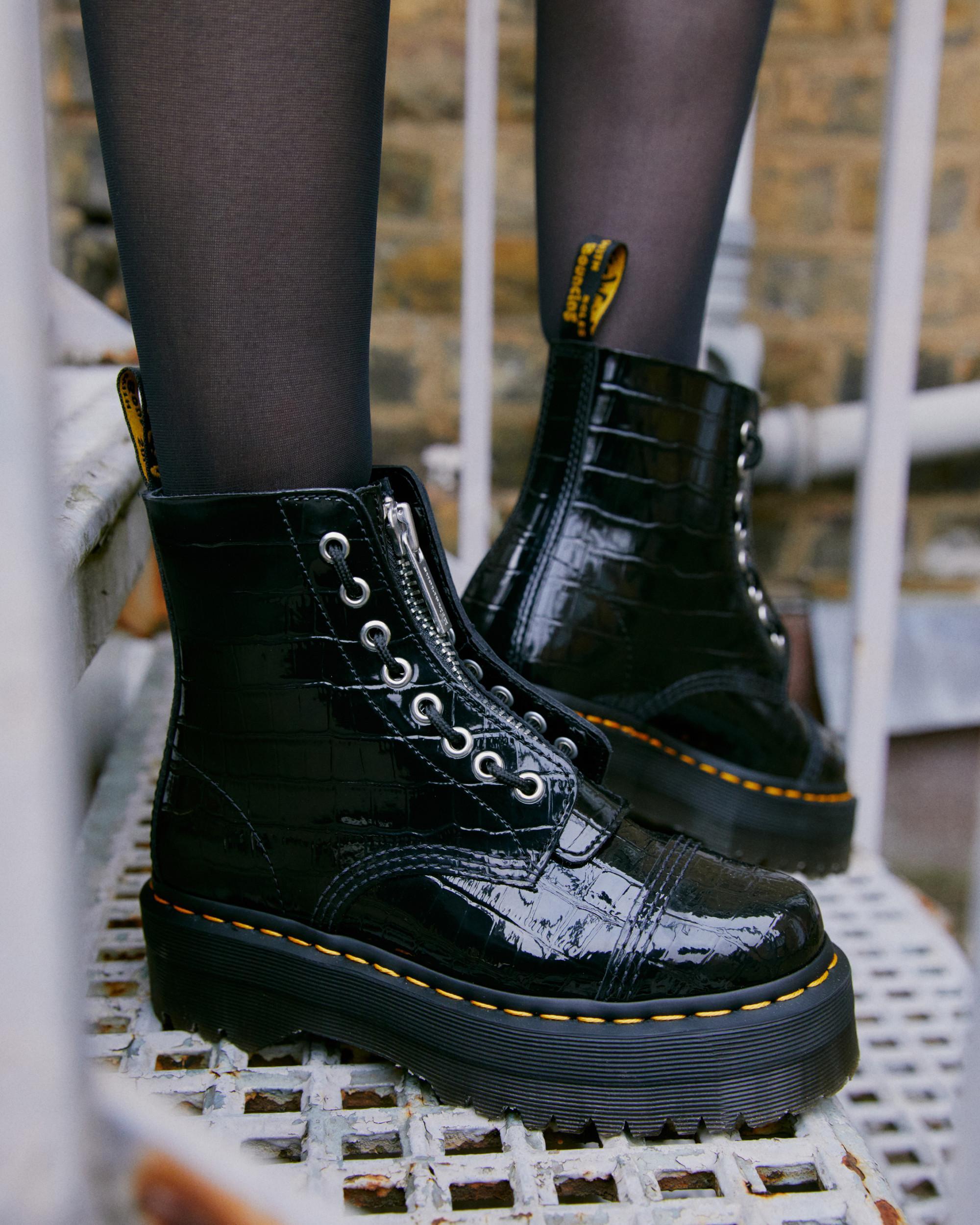 Dr. Martens Sinclair Lakleren Platform Laarzen Met Krokodillen Relief in het Zwart Lyst NL