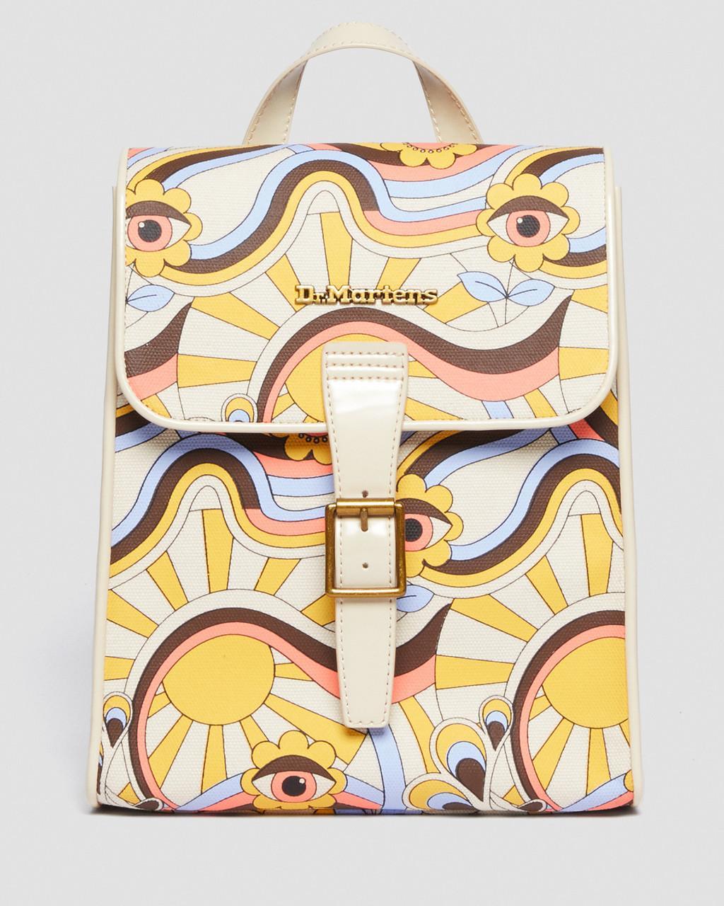 Mini borsa a forma di cuore BT21 in pelle di colore Nero | Dr. Martens Mini borsa a forma di cuore BT21 in pelle di colore Nero | Dr. Martens