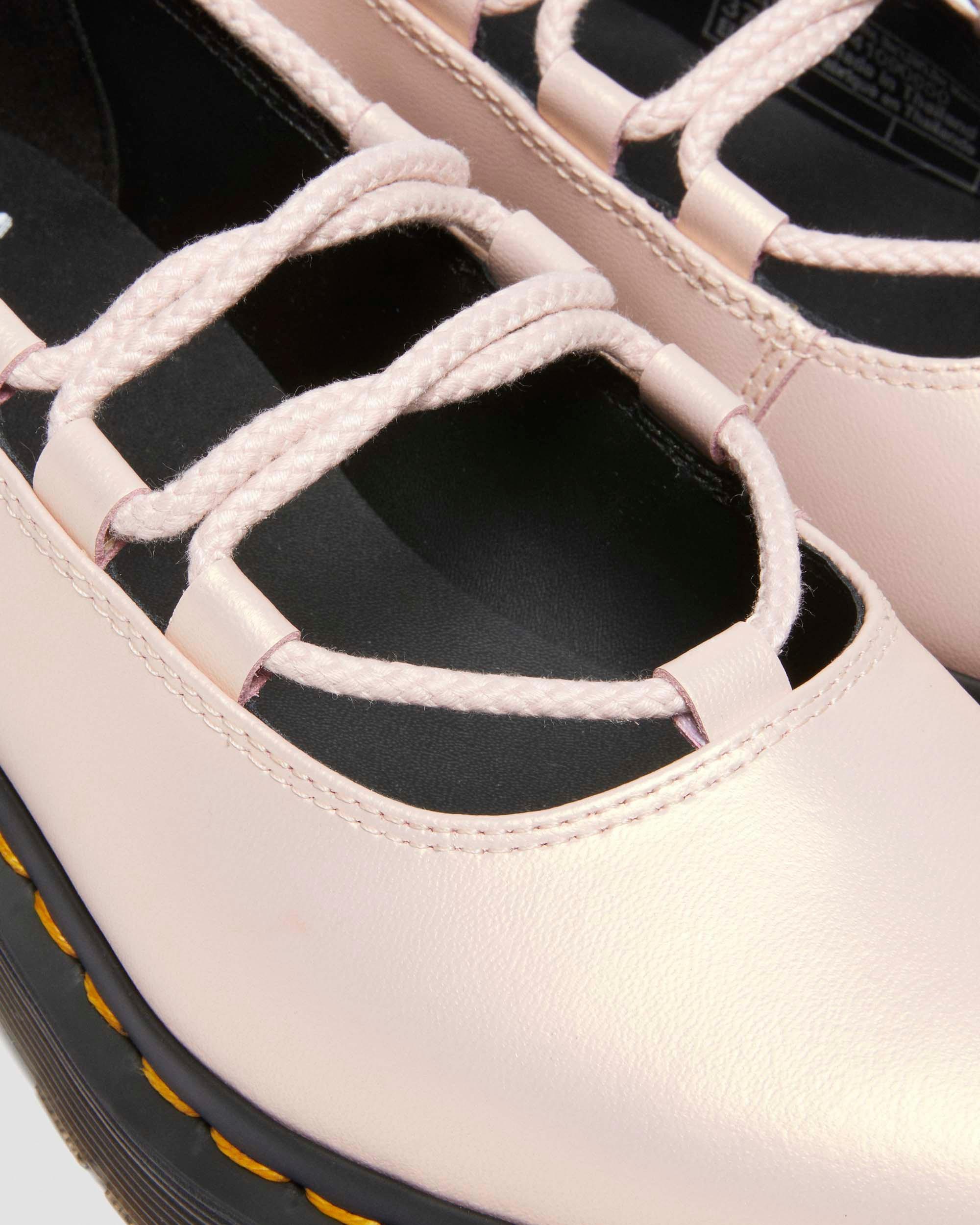 輝く【Dr.Martens】Elphie II イリデッセント バレリーナ Elphie II iridescent leather ballet flats in Powder Pink