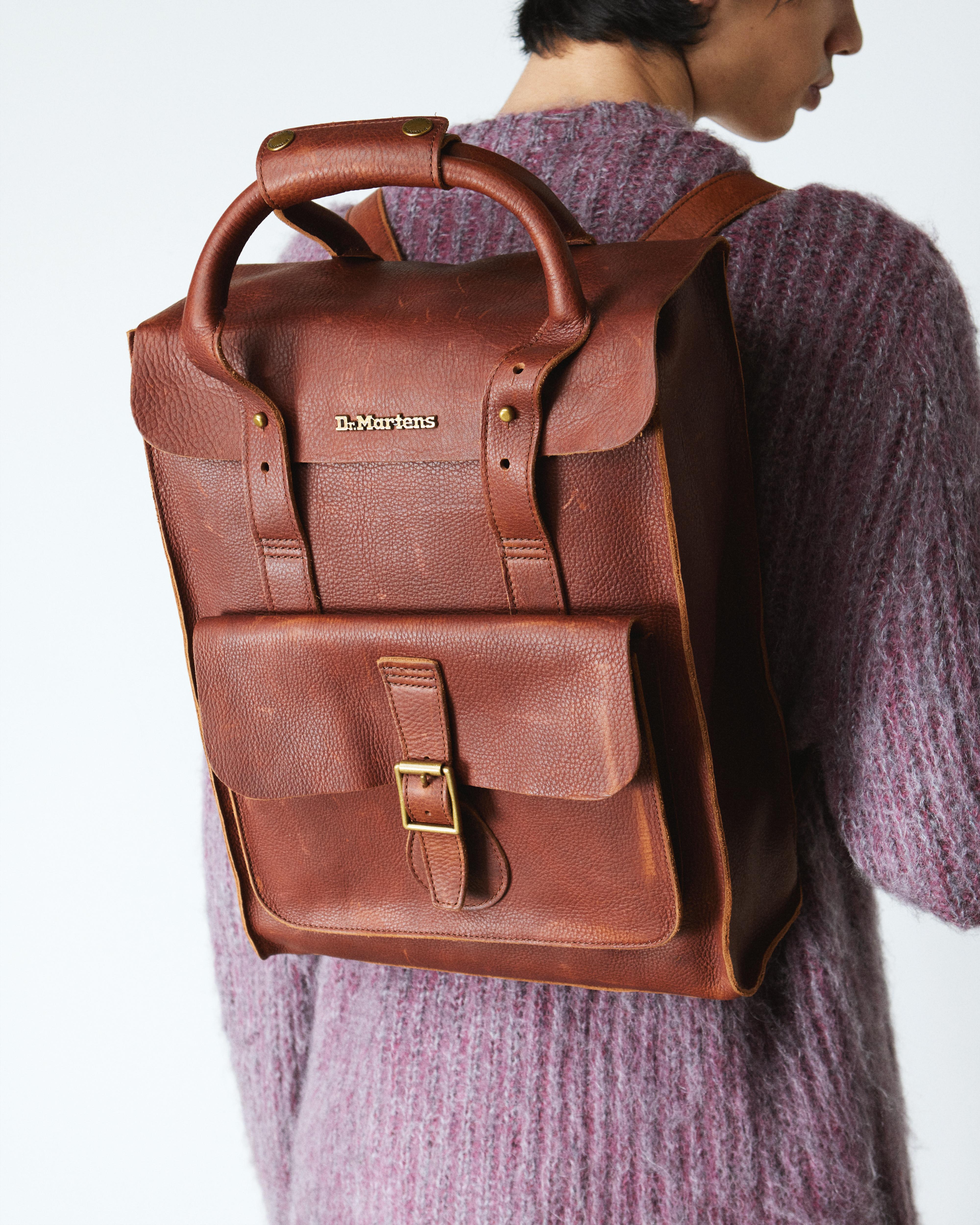 【DR MARTENS】AMBASSADOR レザーバックパック Dr. Martens Ambassador Leather Backpack in Brown | Lyst