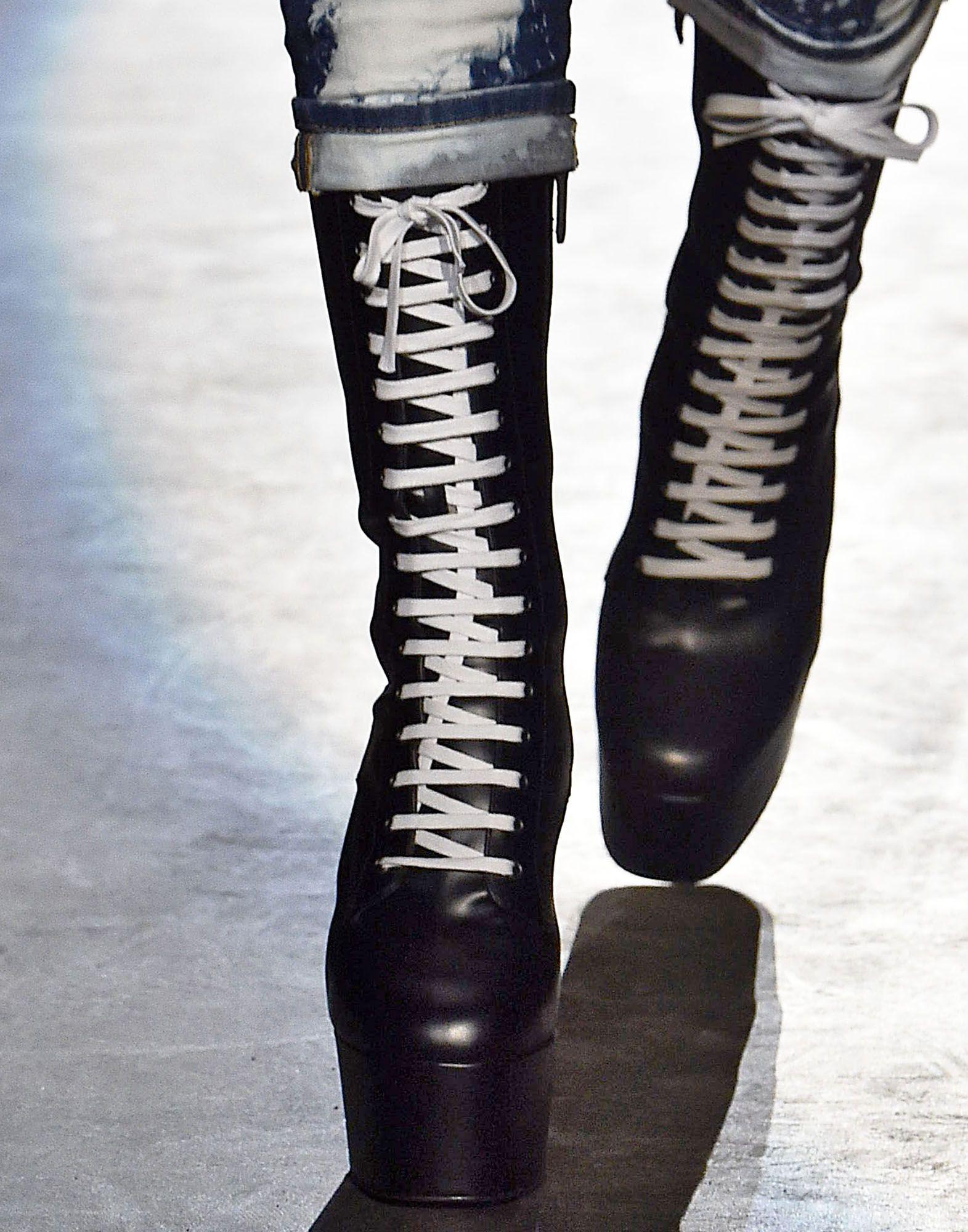 queen boots dsquared2