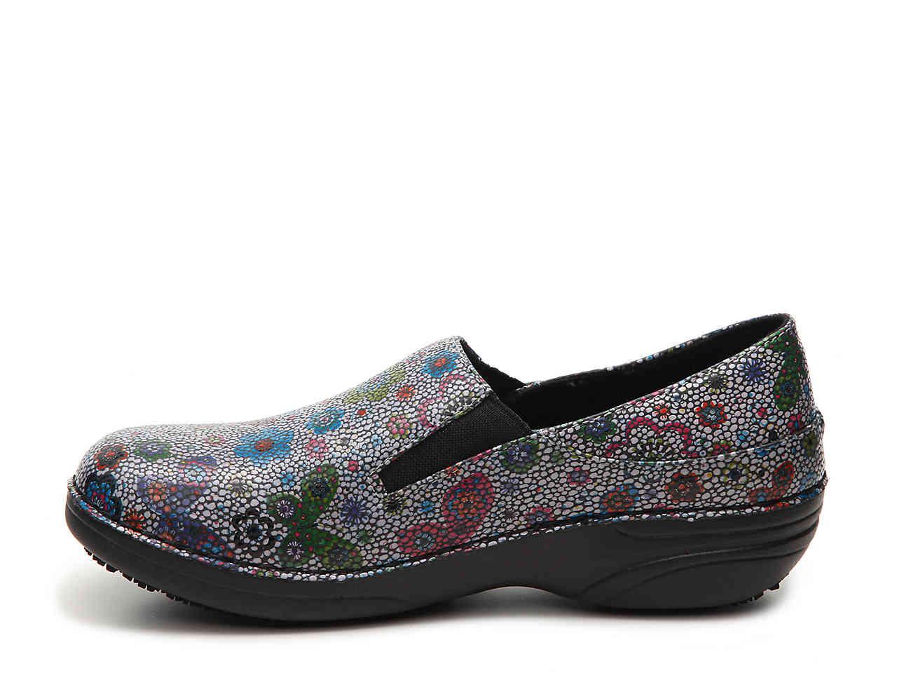 spring step freesa work clog