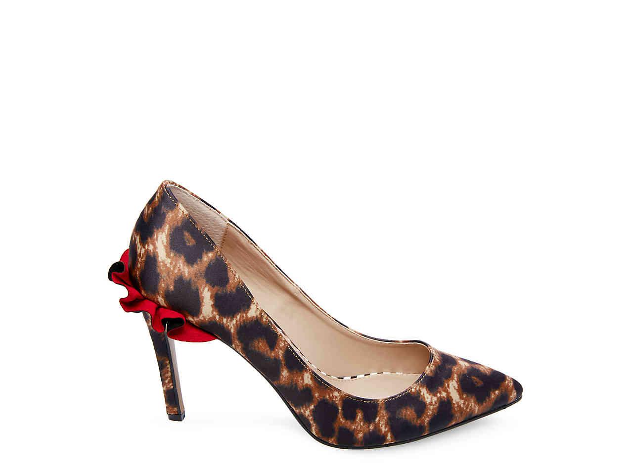 betsey johnson harbur pump