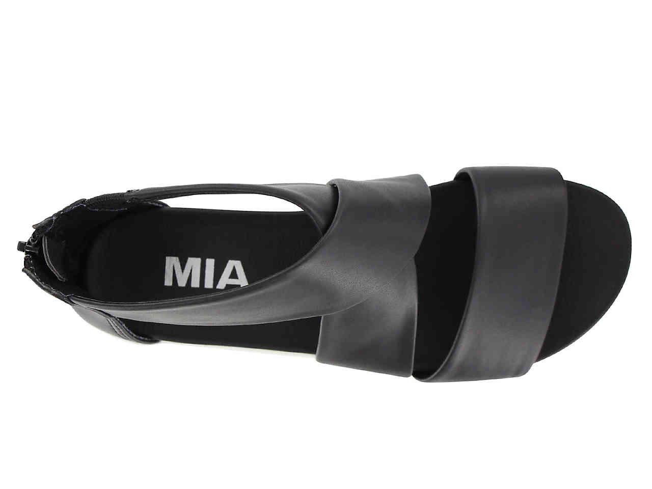 mia zion platform sandal