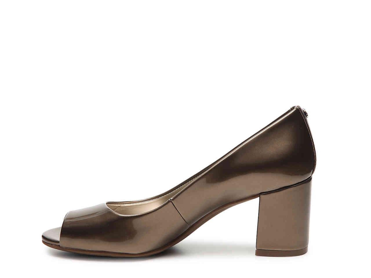 anne klein megan pump