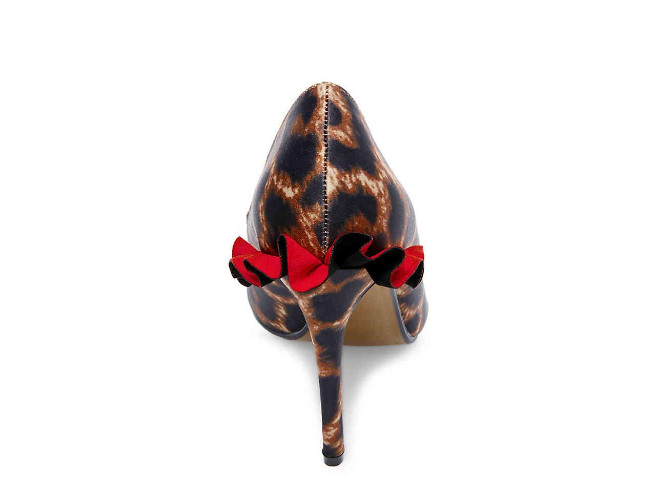 betsey johnson harbur pump