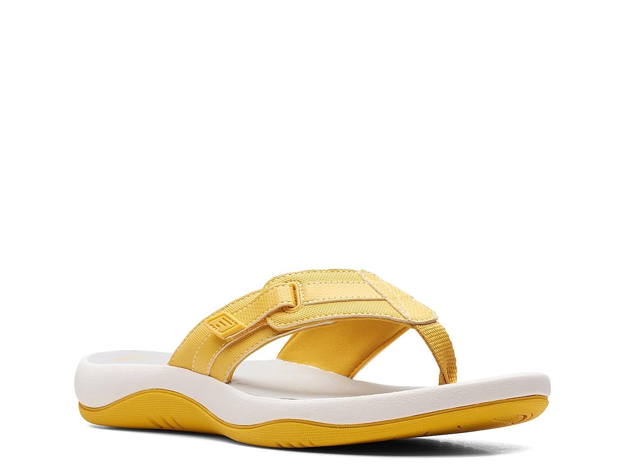 Clarks Sunmaze Shine Flip Flop in Yellow | Lyst