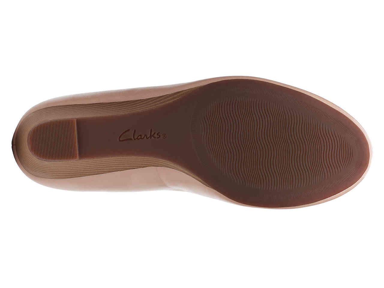 flores petra wedge pump