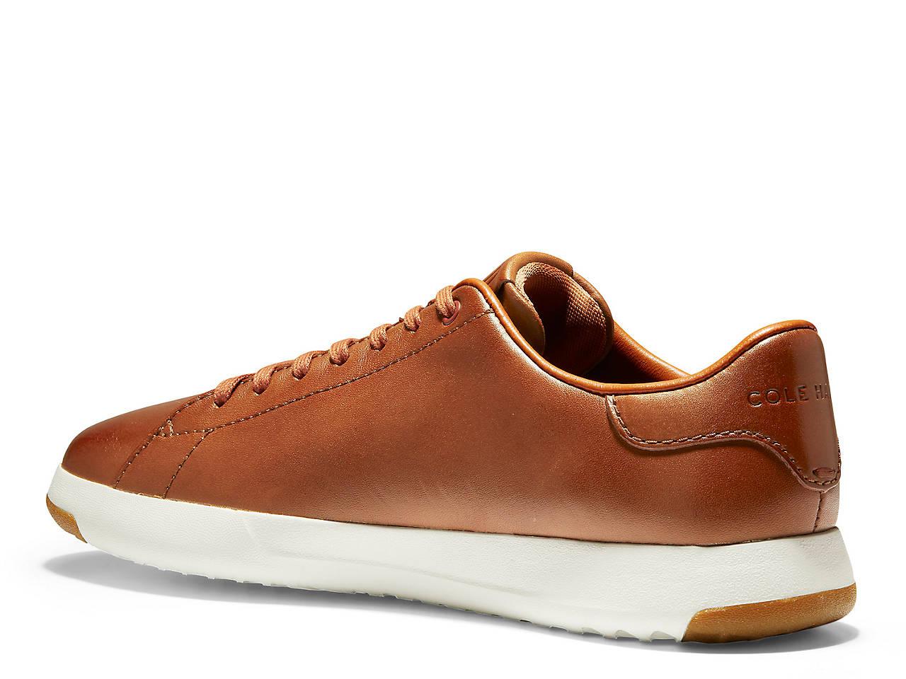 deep v cut pumps