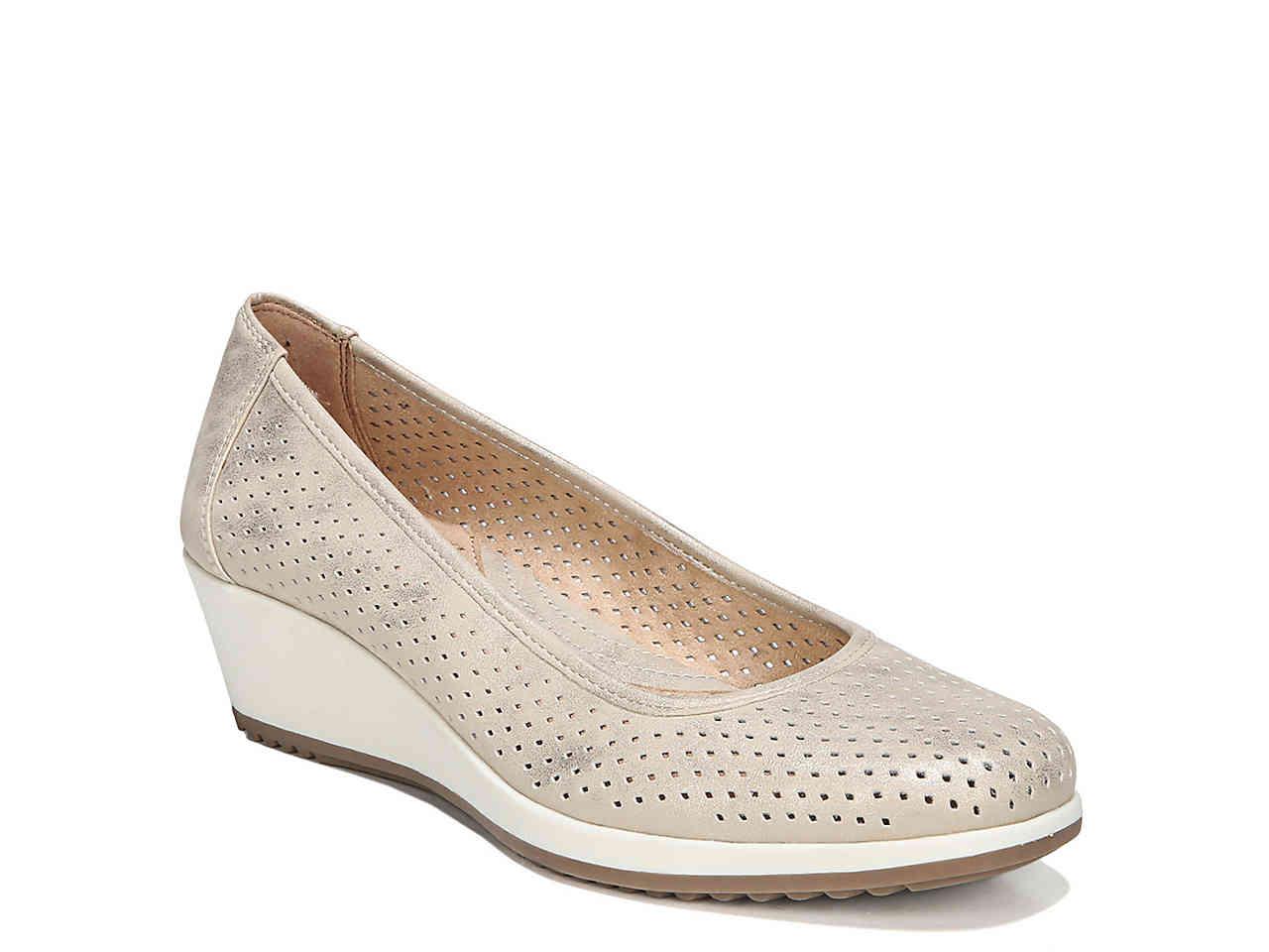 naturalizer gold wedge