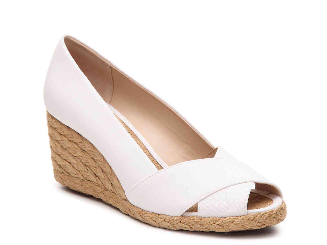 adrienne vittadini bailee wedge pump