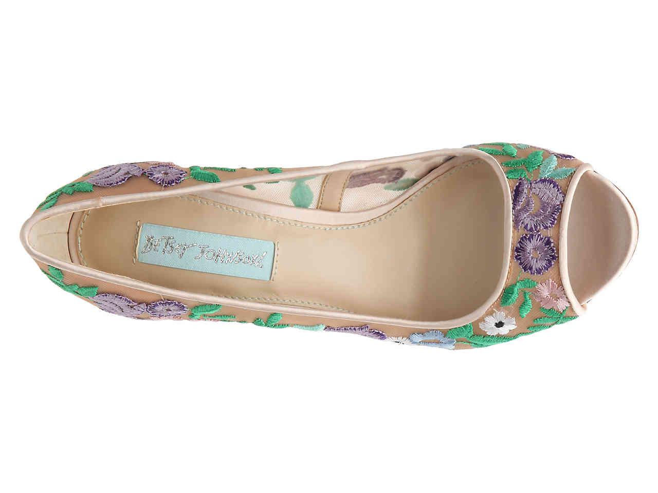 betsey johnson mave pump