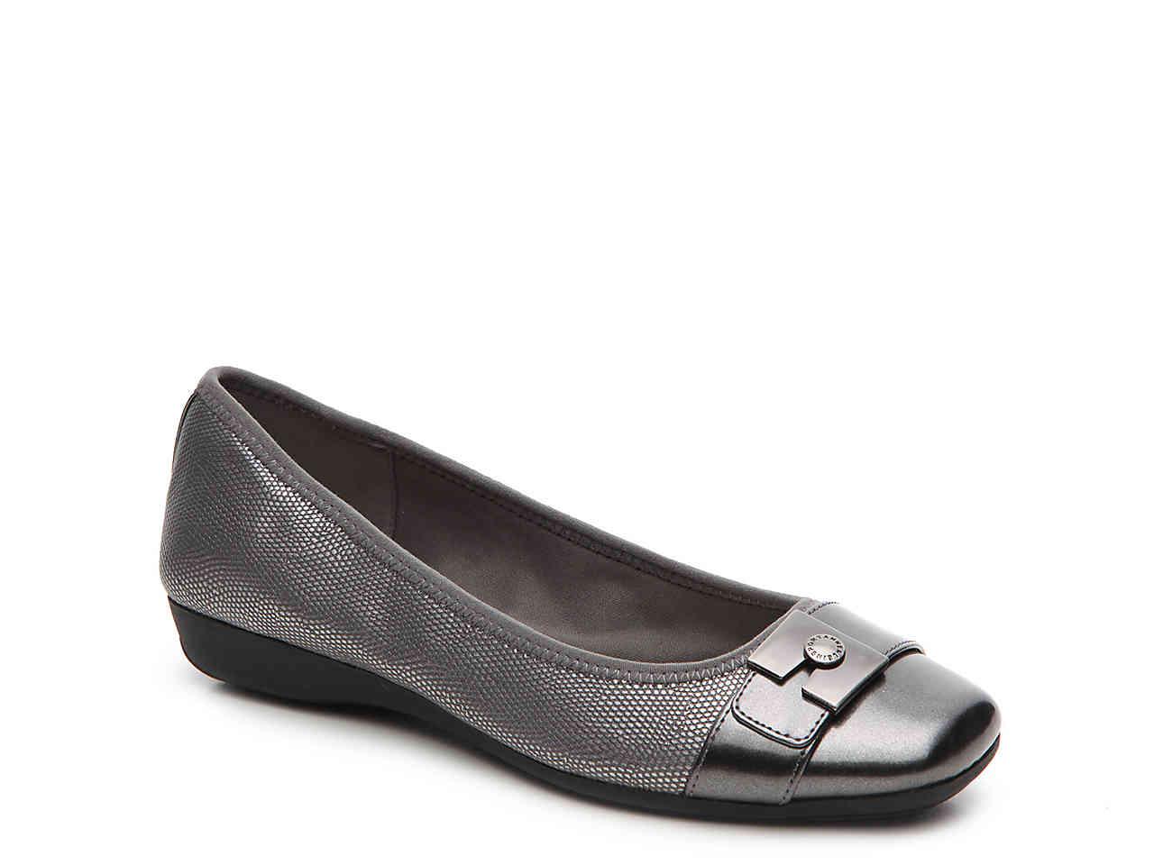 anne klein flats with bow