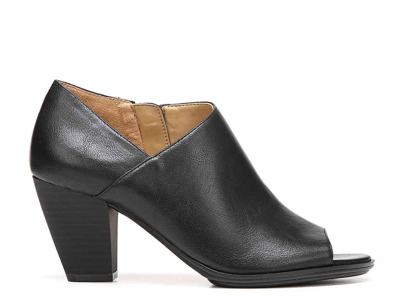 naturalizer tristen bootie