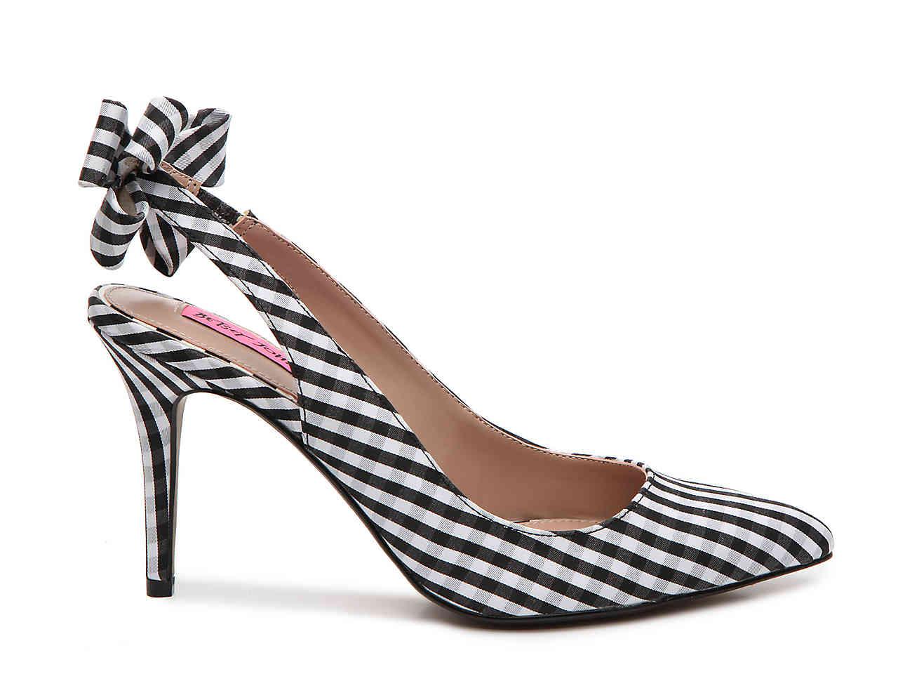 betsey johnson remy pump