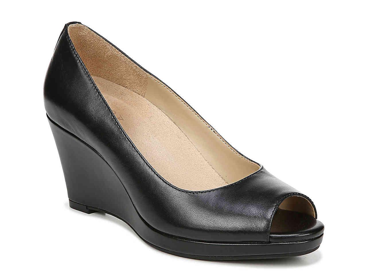 naturalizer sienna wedge pump