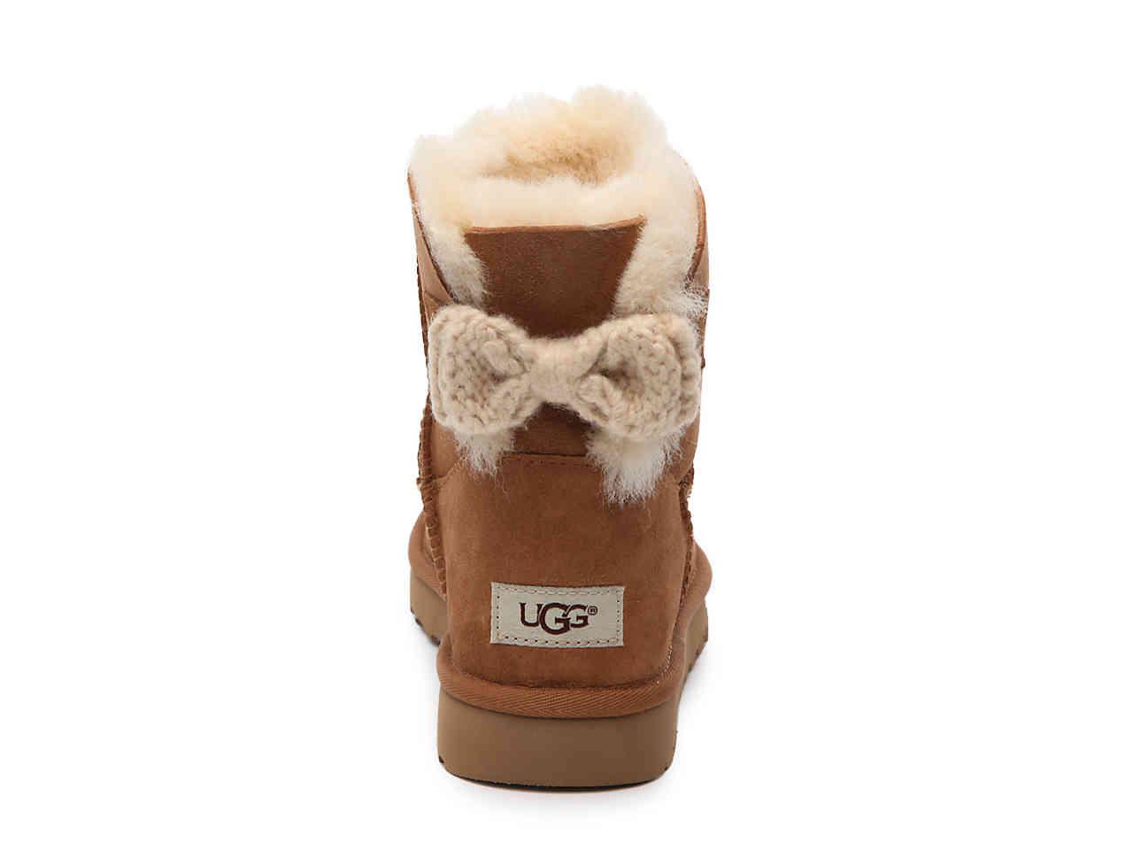 knit uggs with bow