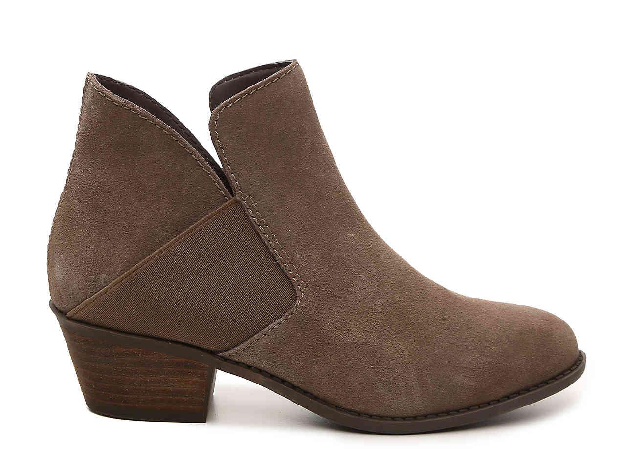 me too zoey bootie taupe